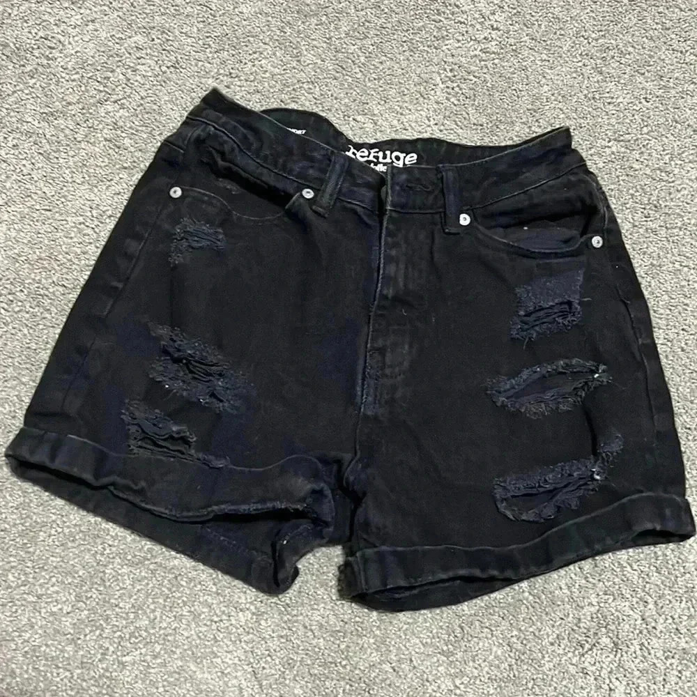 (7)Black denim  shorts